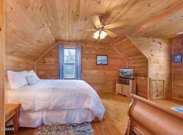 2145 Stillhouse Road, Dandridge, TN 37725