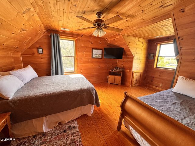 2145 Stillhouse Road, Dandridge, TN 37725