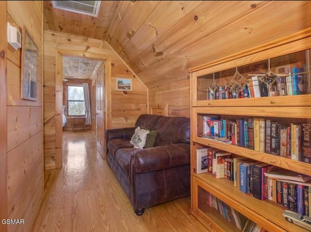 2145 Stillhouse Road, Dandridge, TN 37725