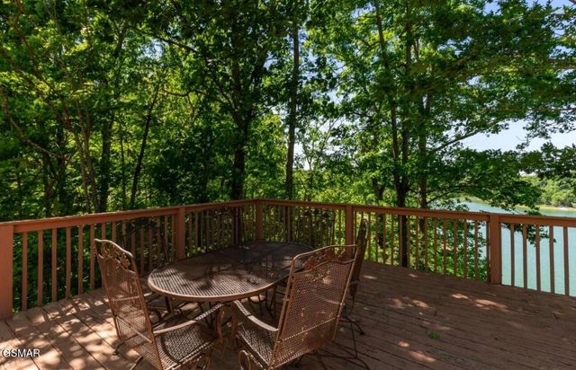 2145 Stillhouse Road, Dandridge, TN 37725