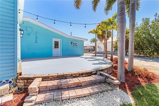 2371 Baybreeze ST, St. James City, FL 33956