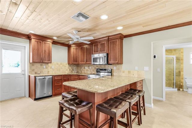 2371 Baybreeze ST, St. James City, FL 33956