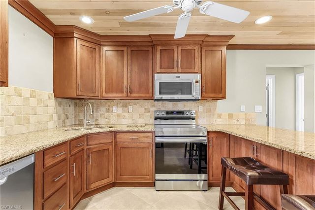 2371 Baybreeze ST, St. James City, FL 33956