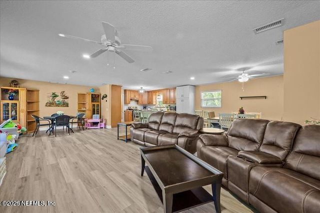 226 E MINNESOTA Avenue, Macclenny, FL 32063