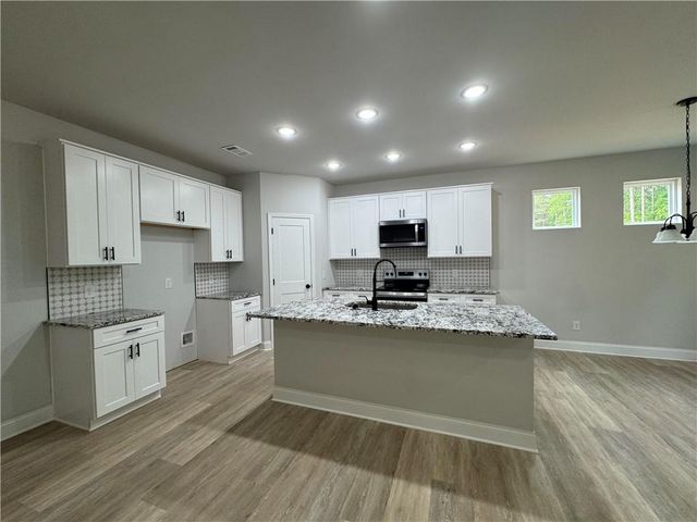 2057 N. Hicks Rd., Toccoa, GA 30577