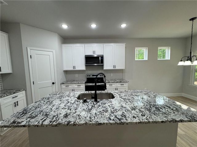 2057 N. Hicks Rd., Toccoa, GA 30577