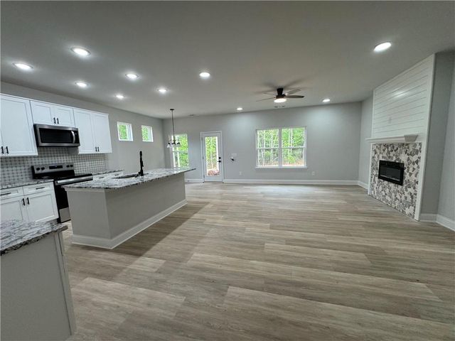 2057 N. Hicks Rd., Toccoa, GA 30577