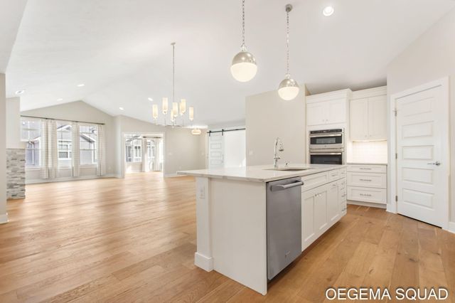 246 Janes View Drive 14, Park Twp, MI 49424