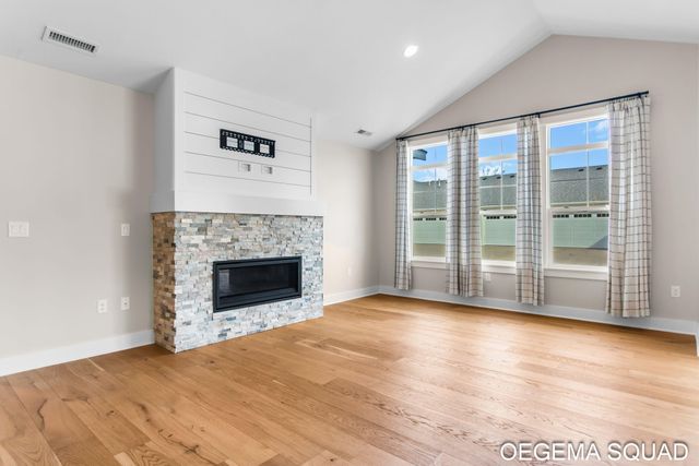 246 Janes View Drive 14, Park Twp, MI 49424