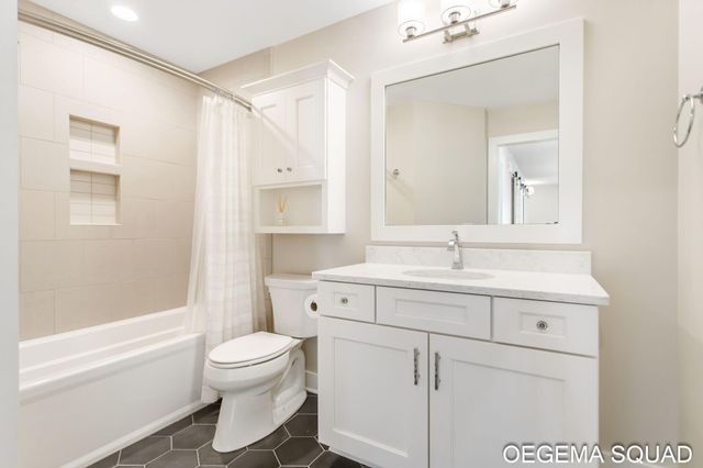 246 Janes View Drive 14, Park Twp, MI 49424