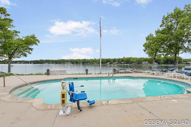 246 Janes View Drive 14, Park Twp, MI 49424