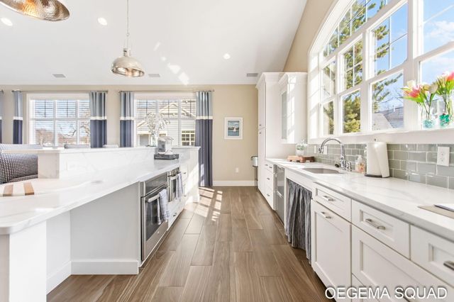 246 Janes View Drive 14, Park Twp, MI 49424