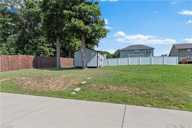 813 Leach Avenue, Thomasville, NC 27360
