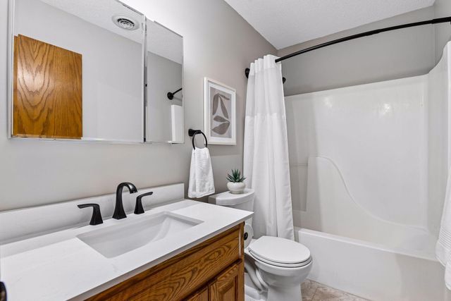 9226 Telford Bay, Brooklyn Park, MN 55443