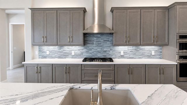 812 BLUE SHELL LOOP, Sarasota, FL 34240