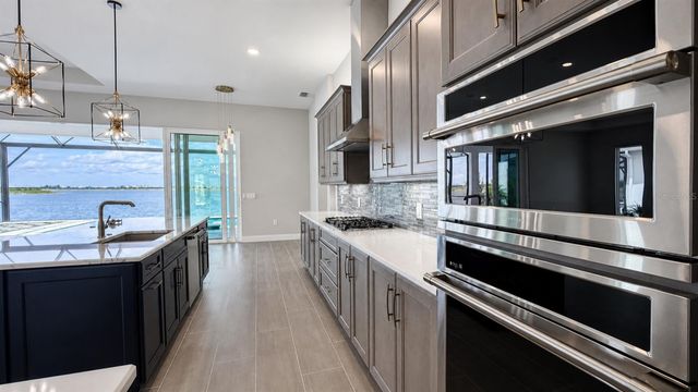 812 BLUE SHELL LOOP, Sarasota, FL 34240