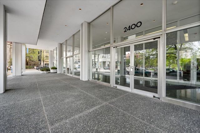 2400 N Lakeview Avenue 1002, Chicago, IL 60614