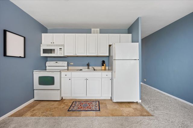 2400 N Lakeview Avenue 1002, Chicago, IL 60614