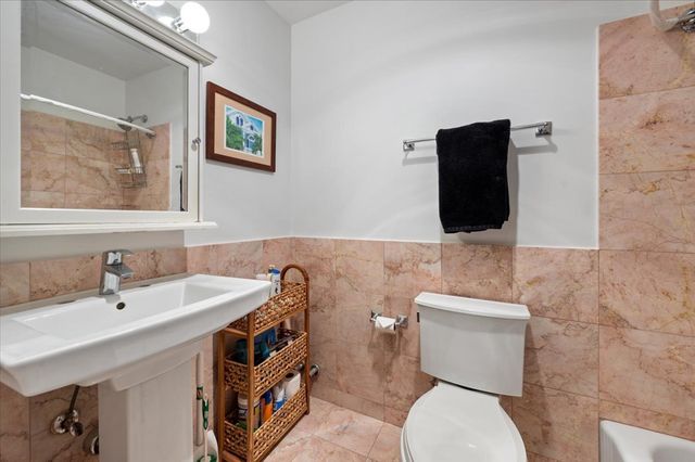 2400 N Lakeview Avenue 1002, Chicago, IL 60614