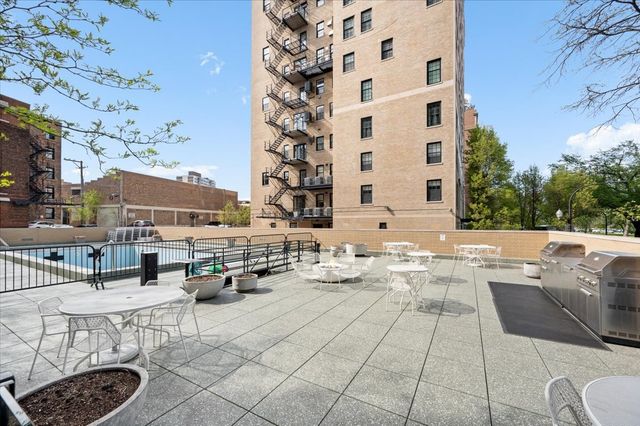 2400 N Lakeview Avenue 1002, Chicago, IL 60614