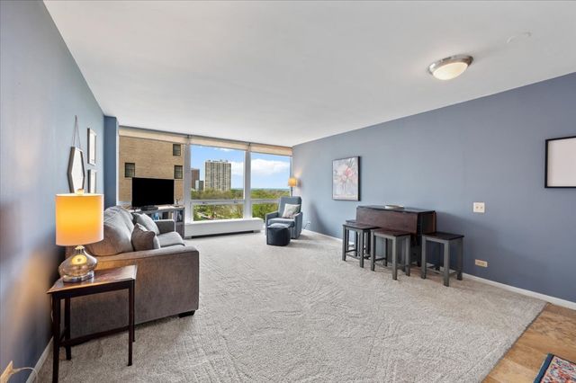 2400 N Lakeview Avenue 1002, Chicago, IL 60614