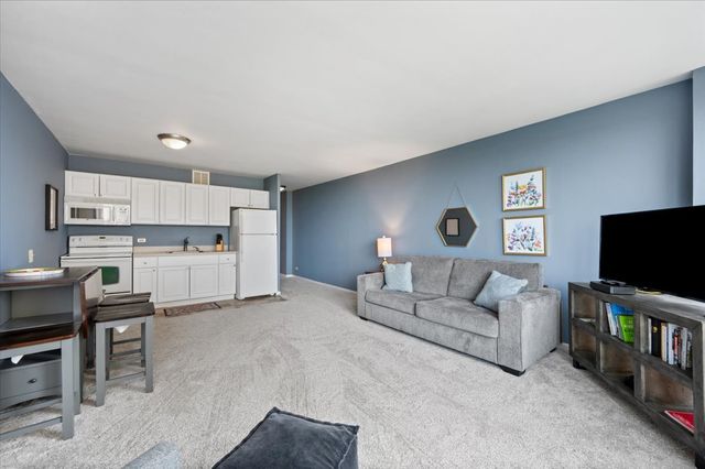 2400 N Lakeview Avenue 1002, Chicago, IL 60614