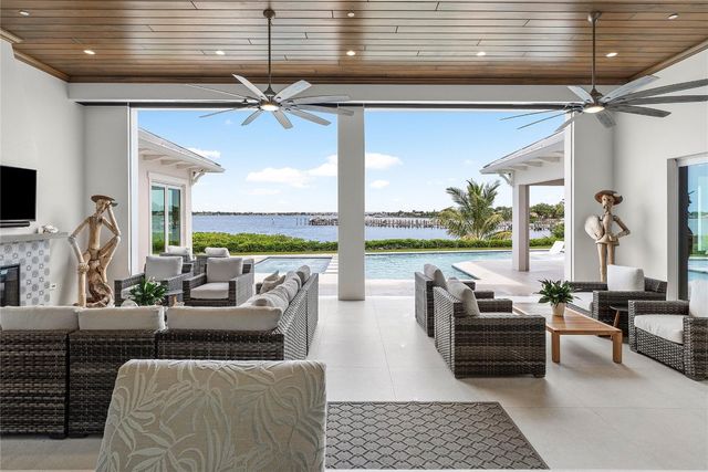 2842 SW Rivers End Way, Palm City, FL 34990