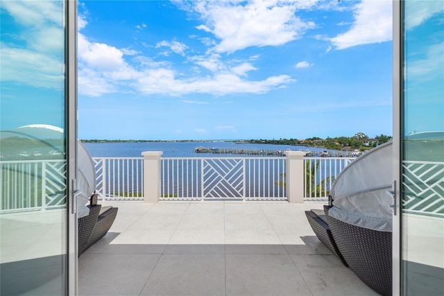 2842 SW Rivers End Way, Palm City, FL 34990