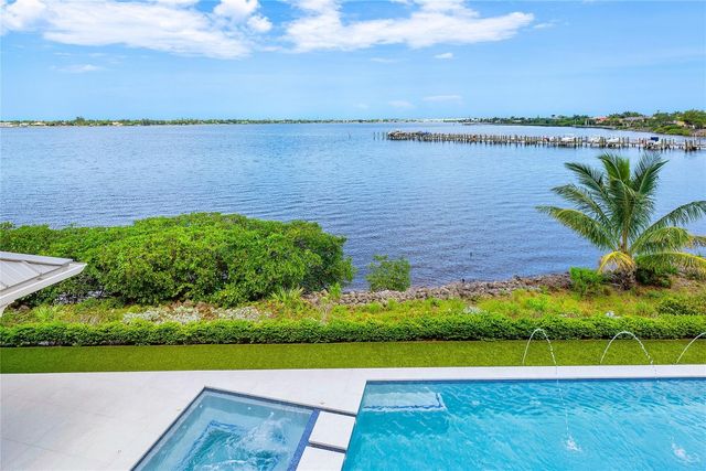 2842 SW Rivers End Way, Palm City, FL 34990