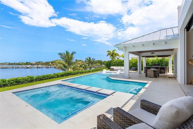 2842 SW Rivers End Way, Palm City, FL 34990