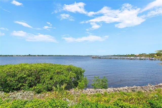 2842 SW Rivers End Way, Palm City, FL 34990