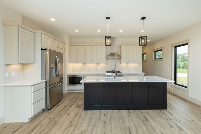 6641 River Bend Drive, Johnston, IA 50131