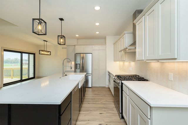 6641 River Bend Drive, Johnston, IA 50131