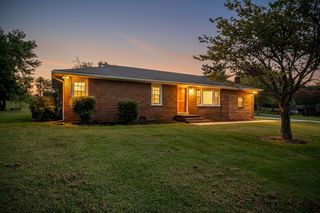 210 Rigney Dr, Manchester, TN 37355