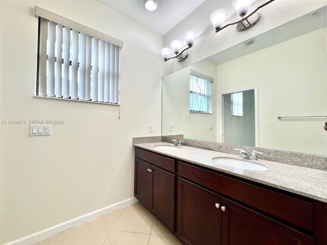 12585 NW 32nd Mnr, Sunrise, FL 33323