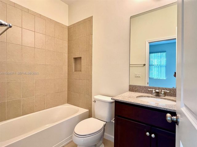 12585 NW 32nd Mnr, Sunrise, FL 33323