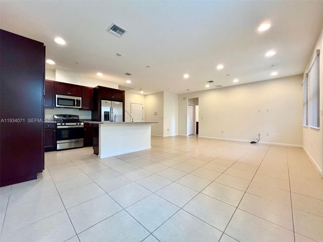 12585 NW 32nd Mnr, Sunrise, FL 33323