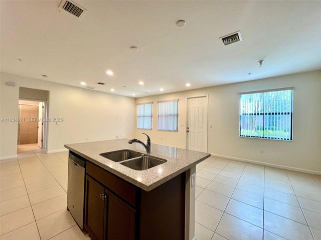 12585 NW 32nd Mnr, Sunrise, FL 33323