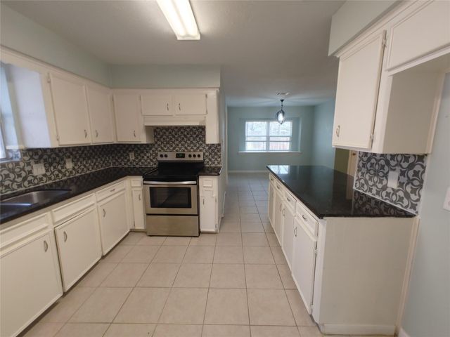 633 Mosswood Drive, Conroe, TX 77302