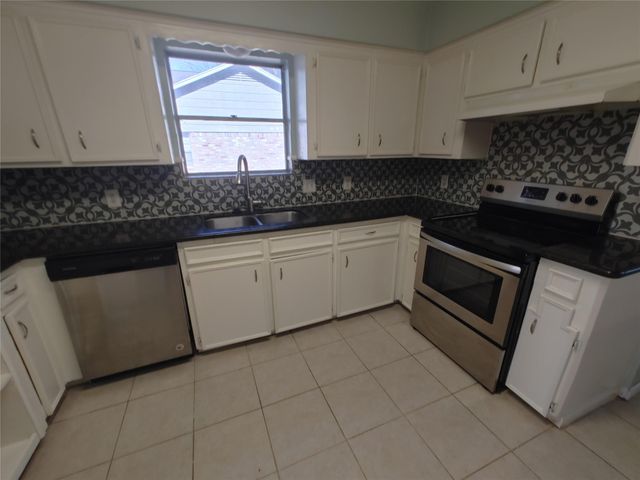 633 Mosswood Drive, Conroe, TX 77302