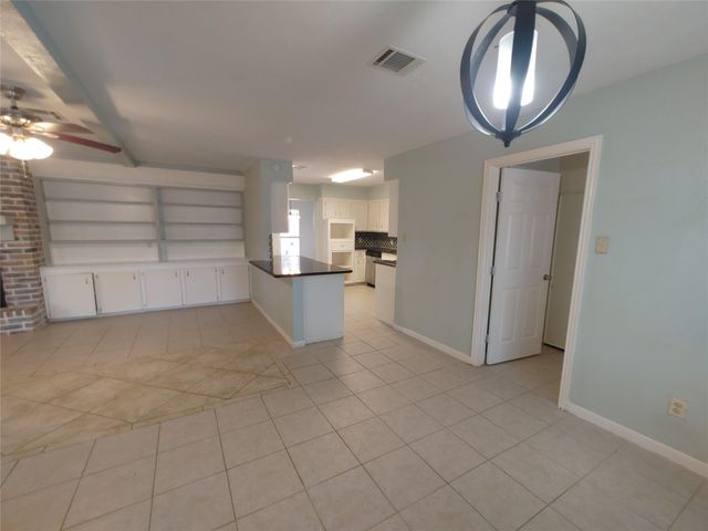 633 Mosswood Drive, Conroe, TX 77302