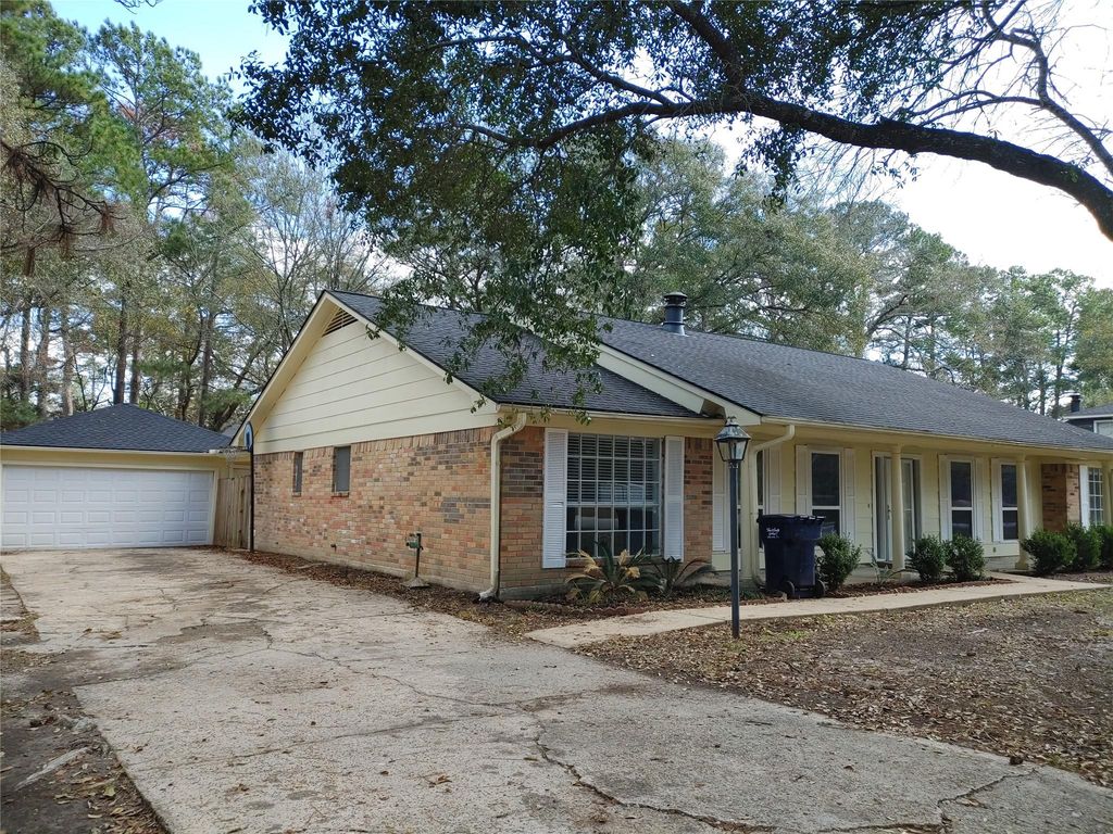 633 Mosswood Drive, Conroe, TX 77302