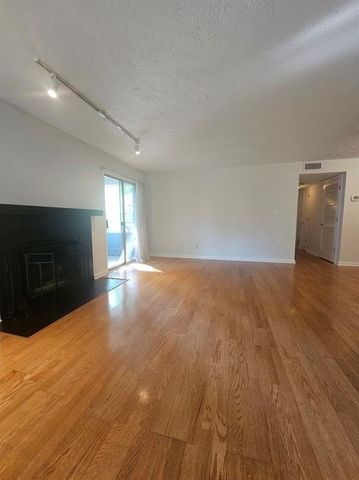 1490 N Crossing Circle NE, Atlanta, GA 30329