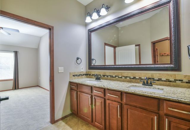 1509 W Hickory St, Haysville, KS 67060