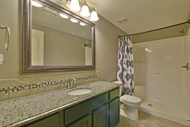 1509 W Hickory St, Haysville, KS 67060