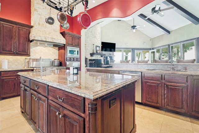 1237 Overlook Court, Whitney, TX 76692