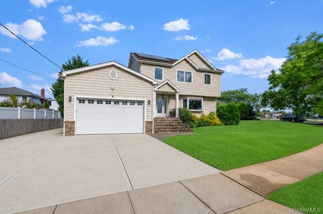 34 Admiral Road, Massapequa, NY 11758