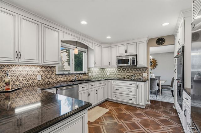 34 Admiral Road, Massapequa, NY 11758