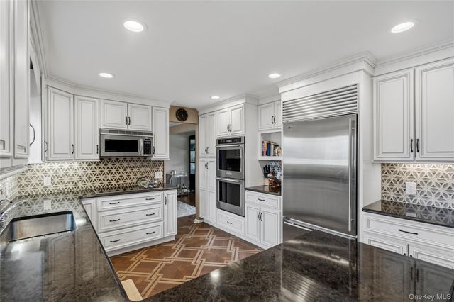 34 Admiral Road, Massapequa, NY 11758