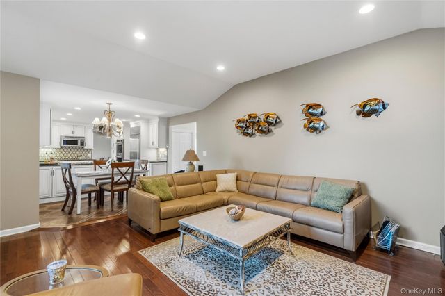 34 Admiral Road, Massapequa, NY 11758